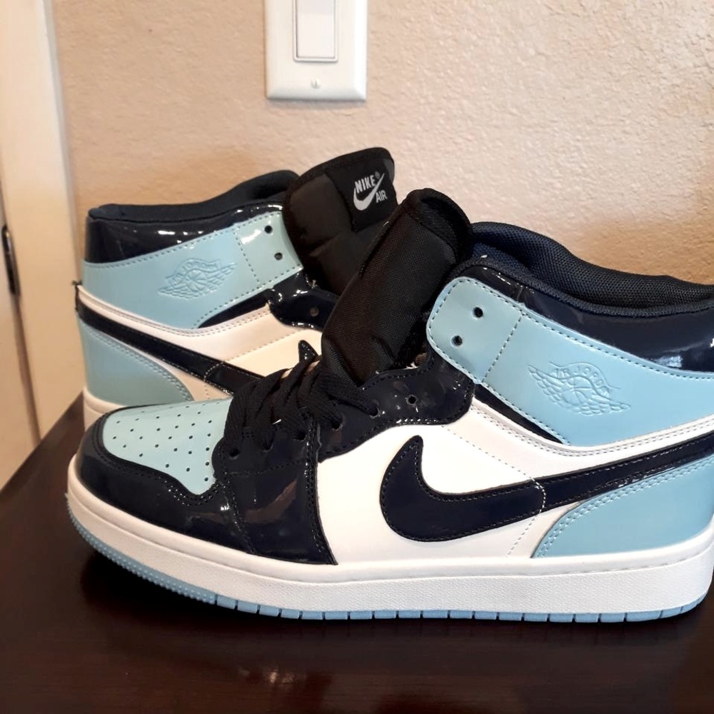 NIKE.     White Blue Air Jordan 1 Light Sneakers